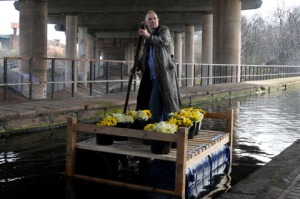 Bill Drummond raft bed with daffodils